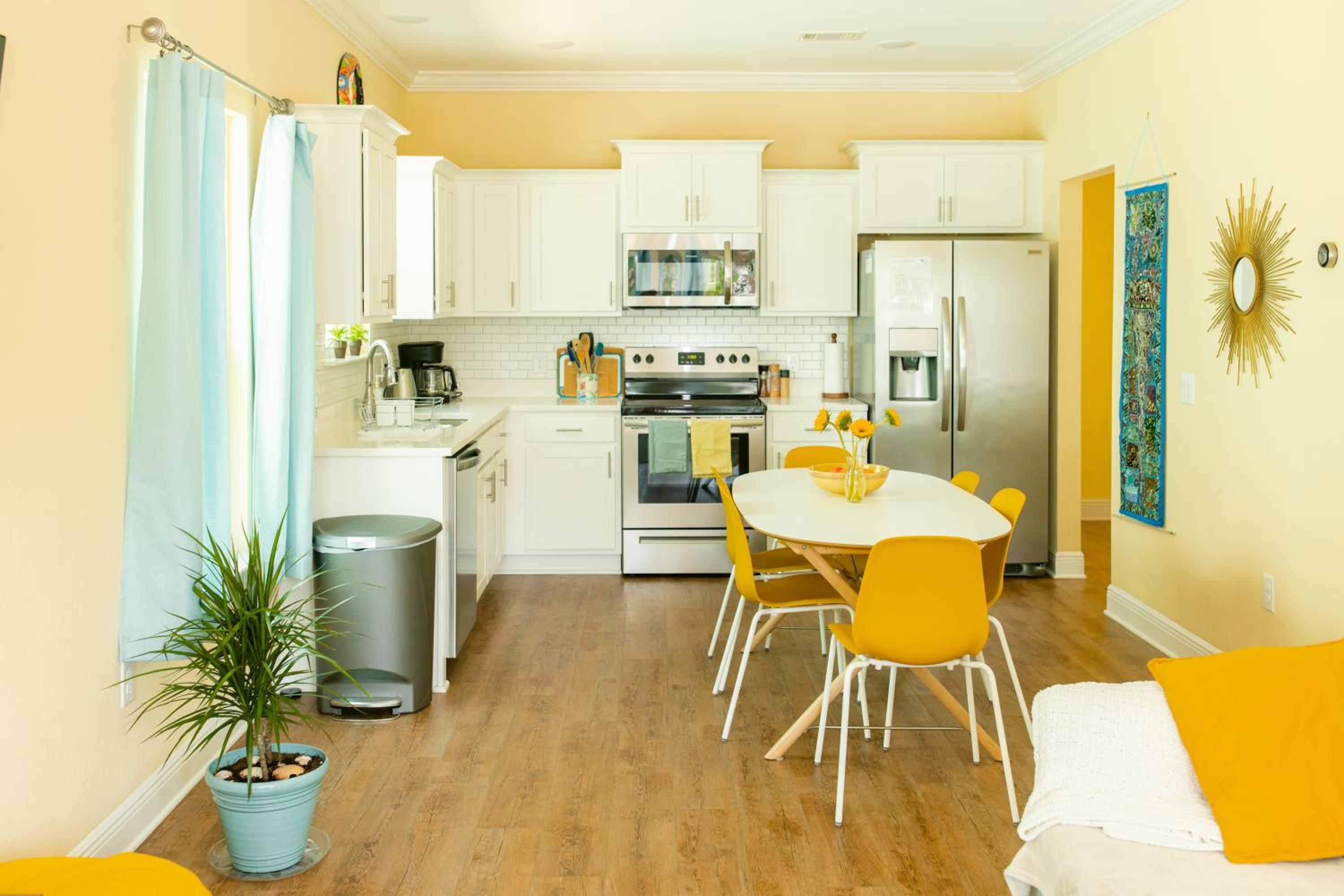 Walk Downtown, Private Parking, Short Drive to Beach & NAS view 3