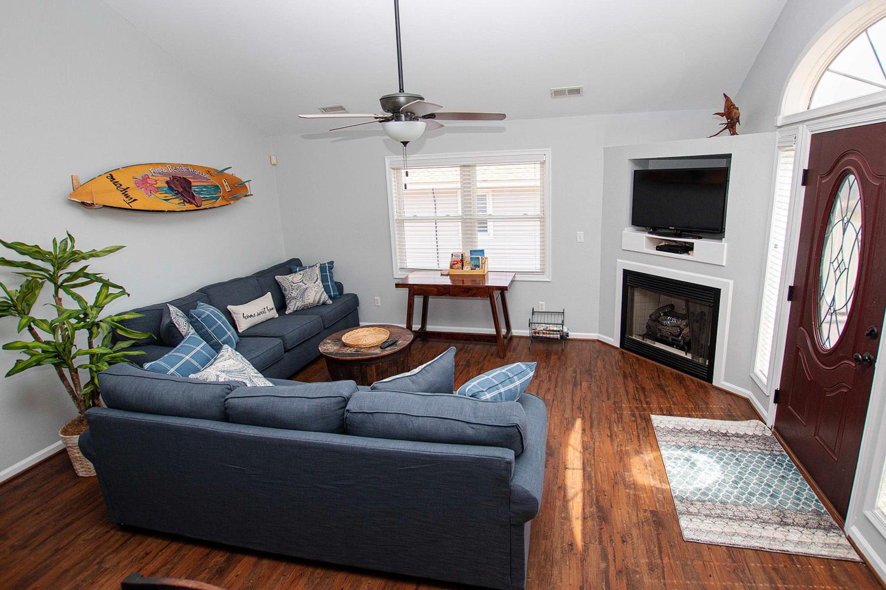 KD5, The Coastal Cottage- Oceanside, Hot Tub, Close to Beach Access, Close to Shopping view 2