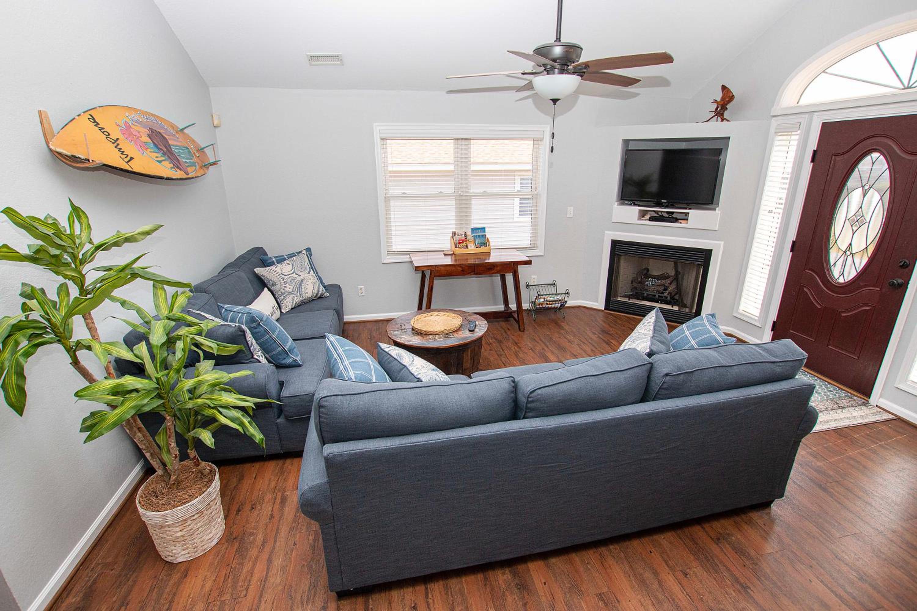 KD5, The Coastal Cottage- Oceanside, Hot Tub, Close to Beach Access, Close to Shopping view 3