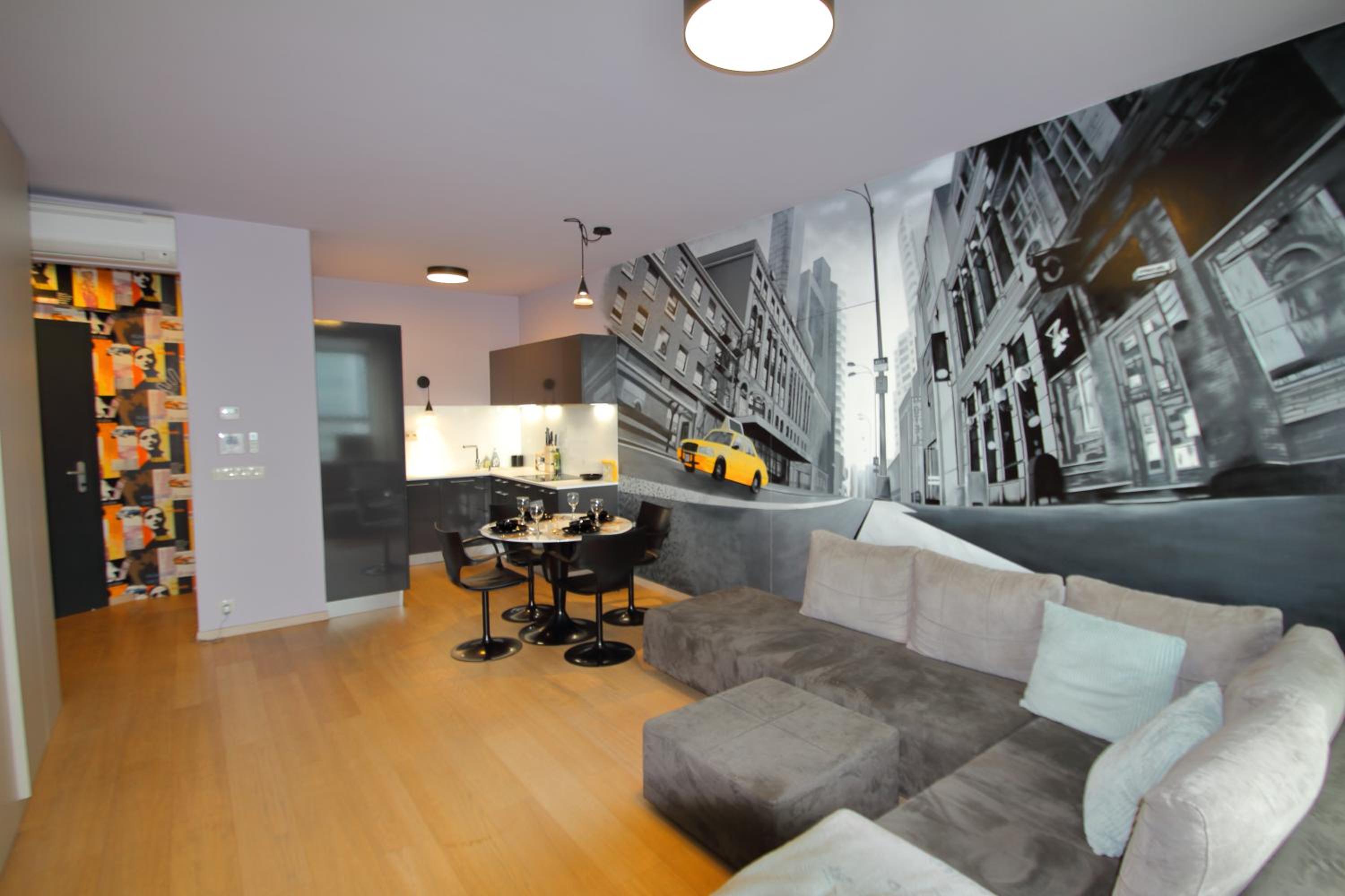 Panorama Oasis - Free Parking on site - Air Con - Biz WiFi - Netflix view 3