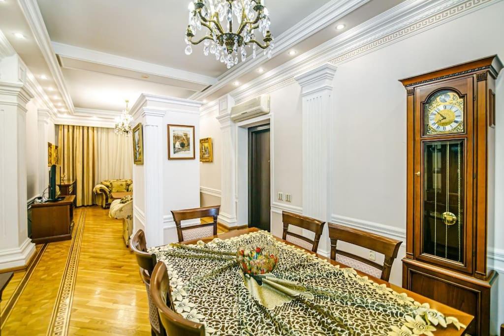 White Apartment LUX