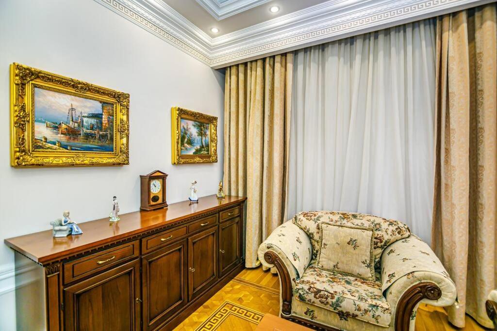 White Apartment LUX