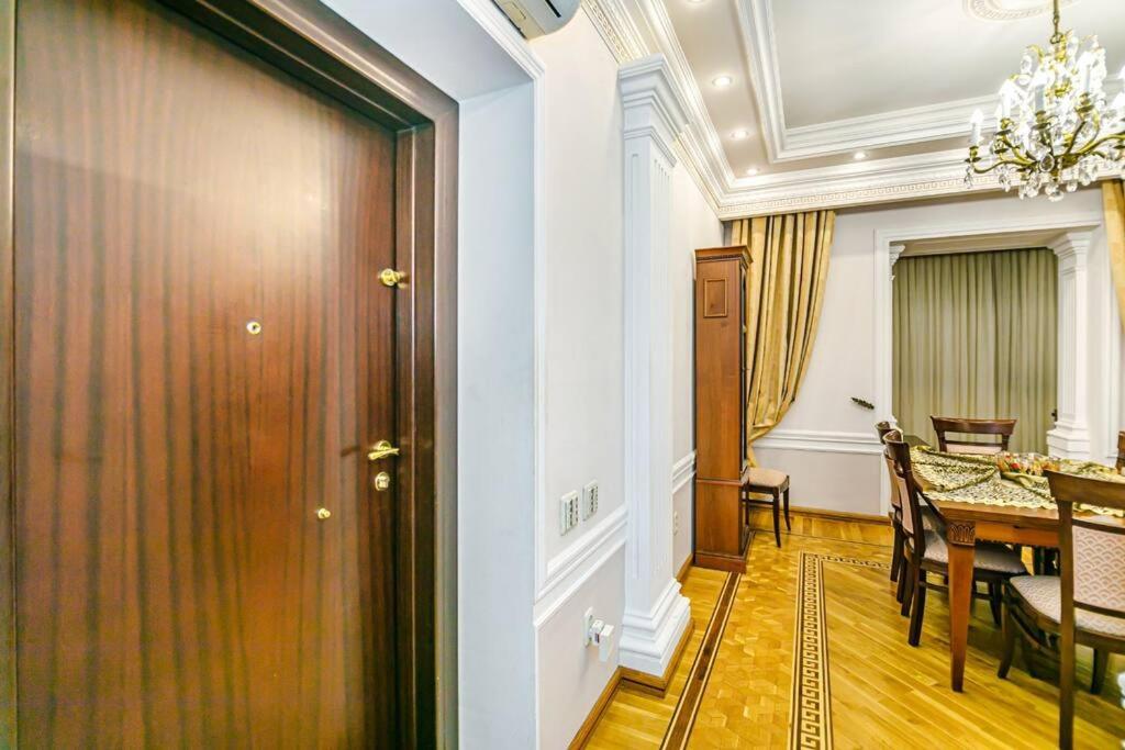 White Apartment LUX