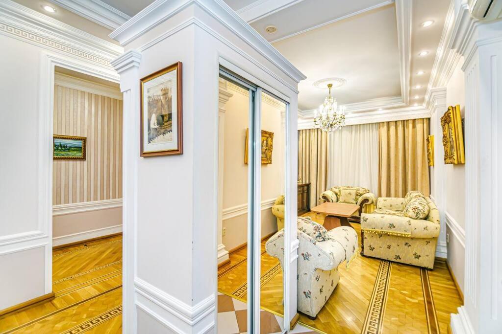 White Apartment LUX