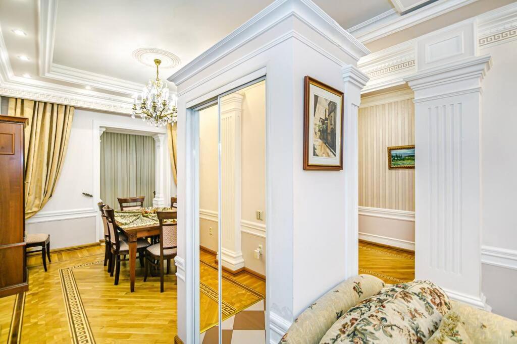 White Apartment LUX