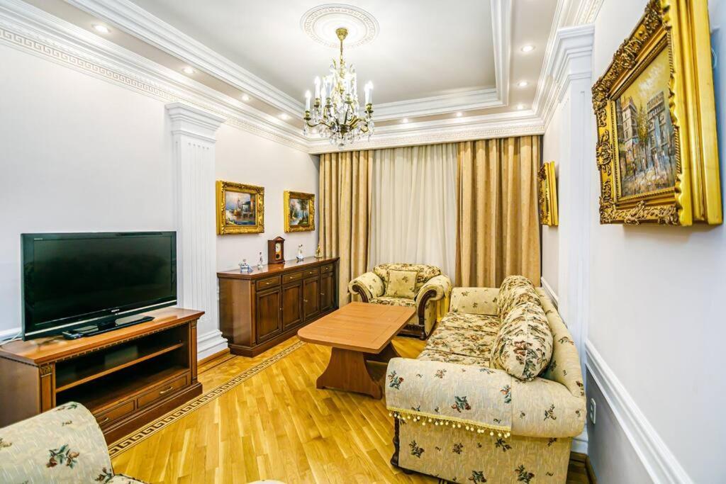 White Apartment LUX