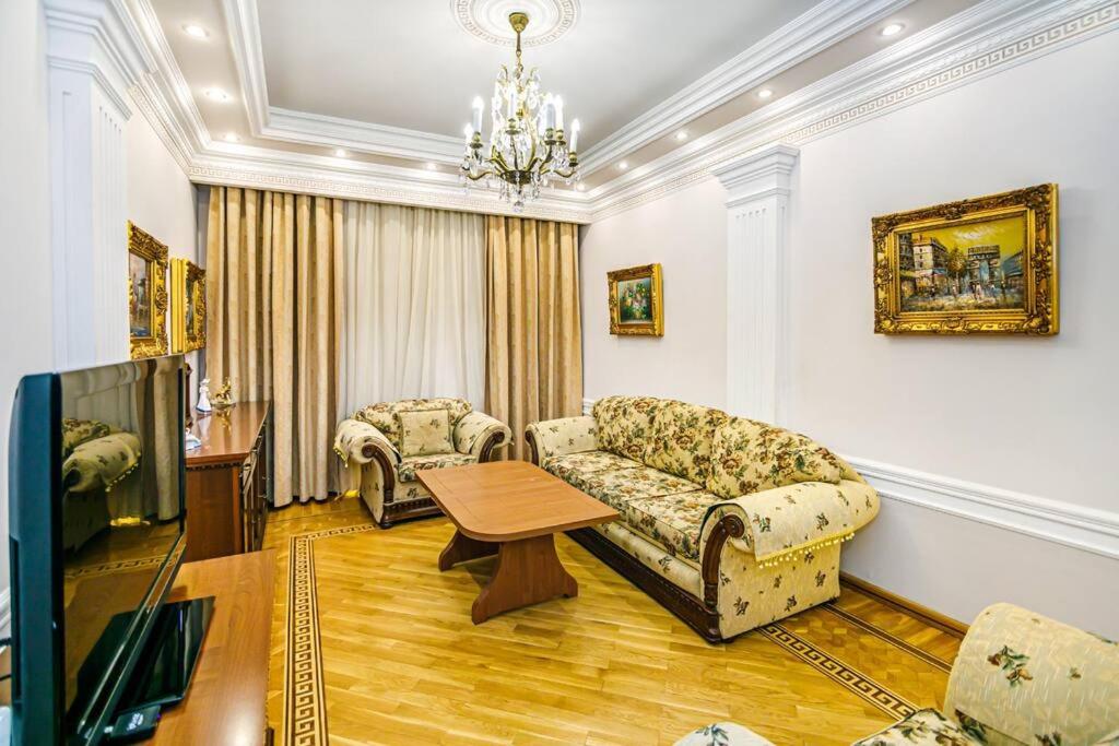 White Apartment LUX
