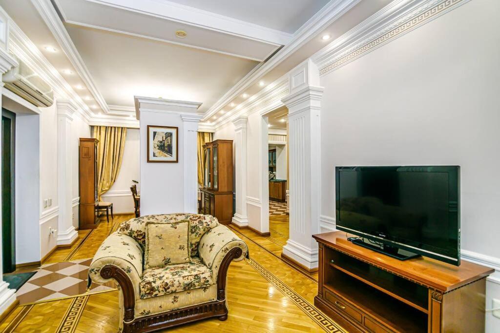 White Apartment LUX