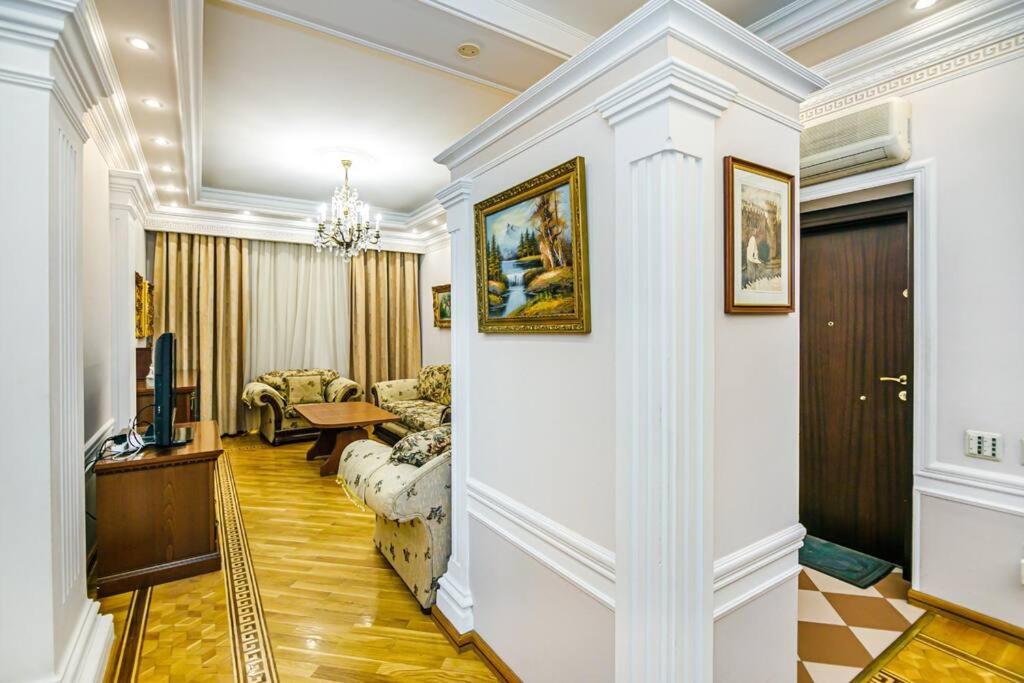 White Apartment LUX