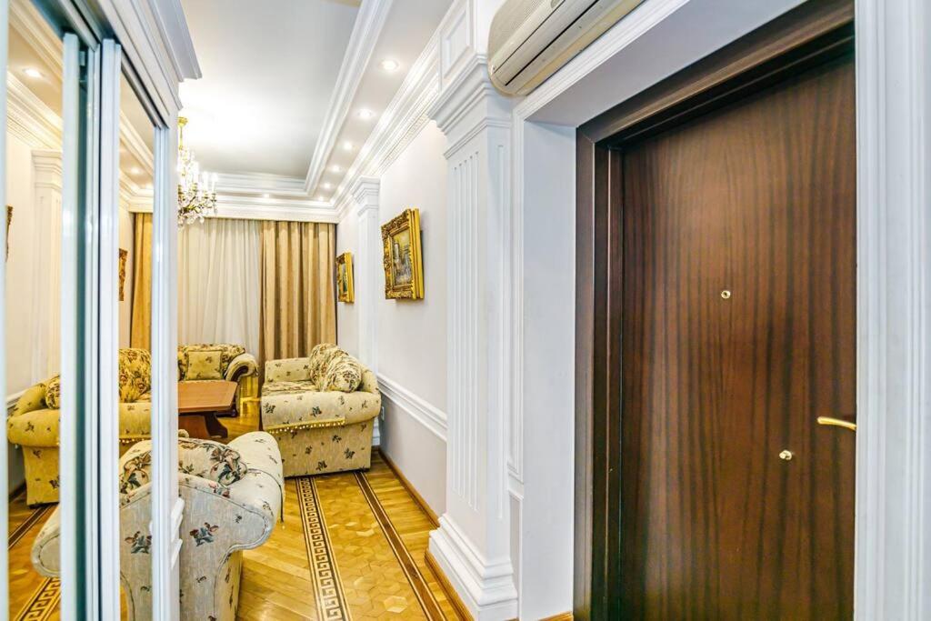 White Apartment LUX