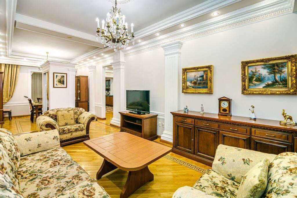 White Apartment LUX