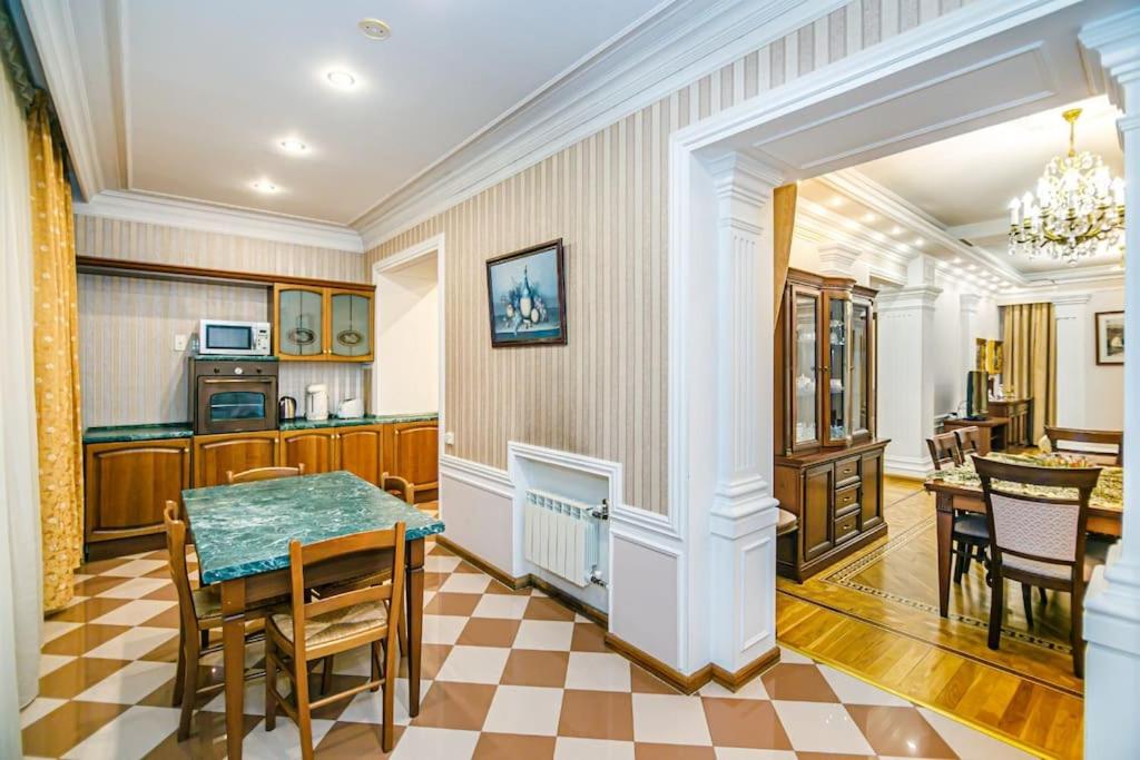 White Apartment LUX