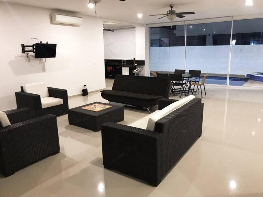 Hermosa casa en condominio privado.