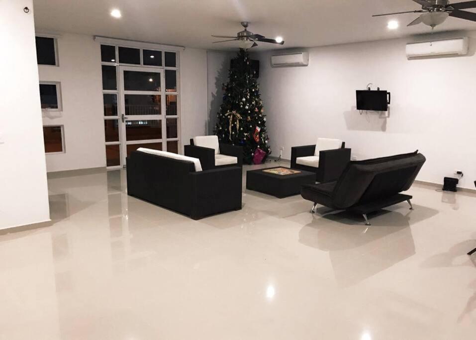 Hermosa casa en condominio privado.