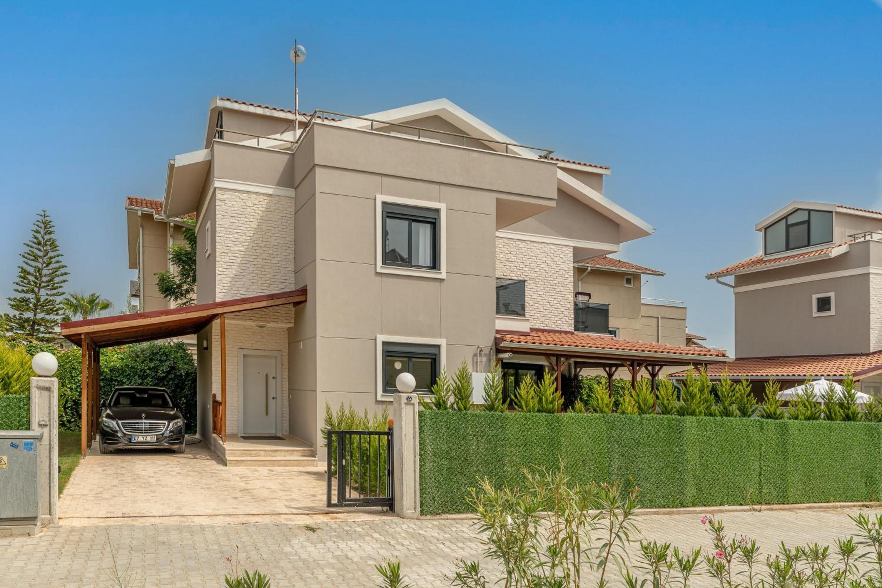 Paradise Town Villa Majesty view 3