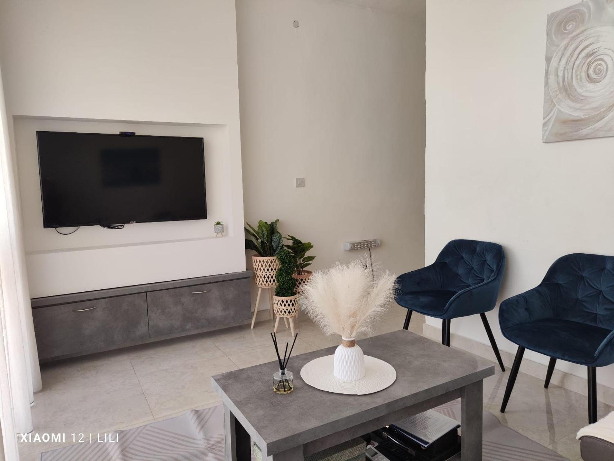 Lilly's Sea view, beachfront apartment