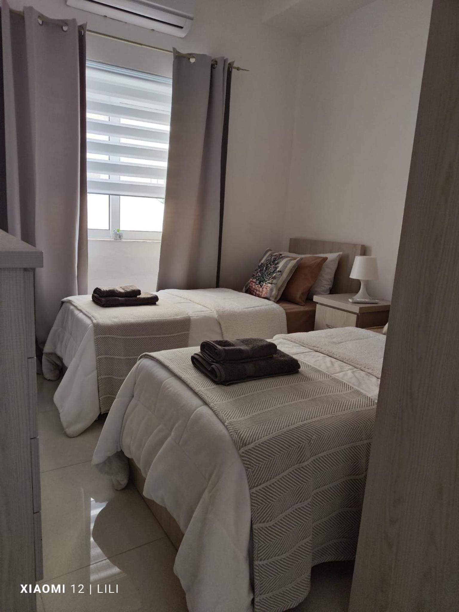 Lilly's Sea view, beachfront apartment