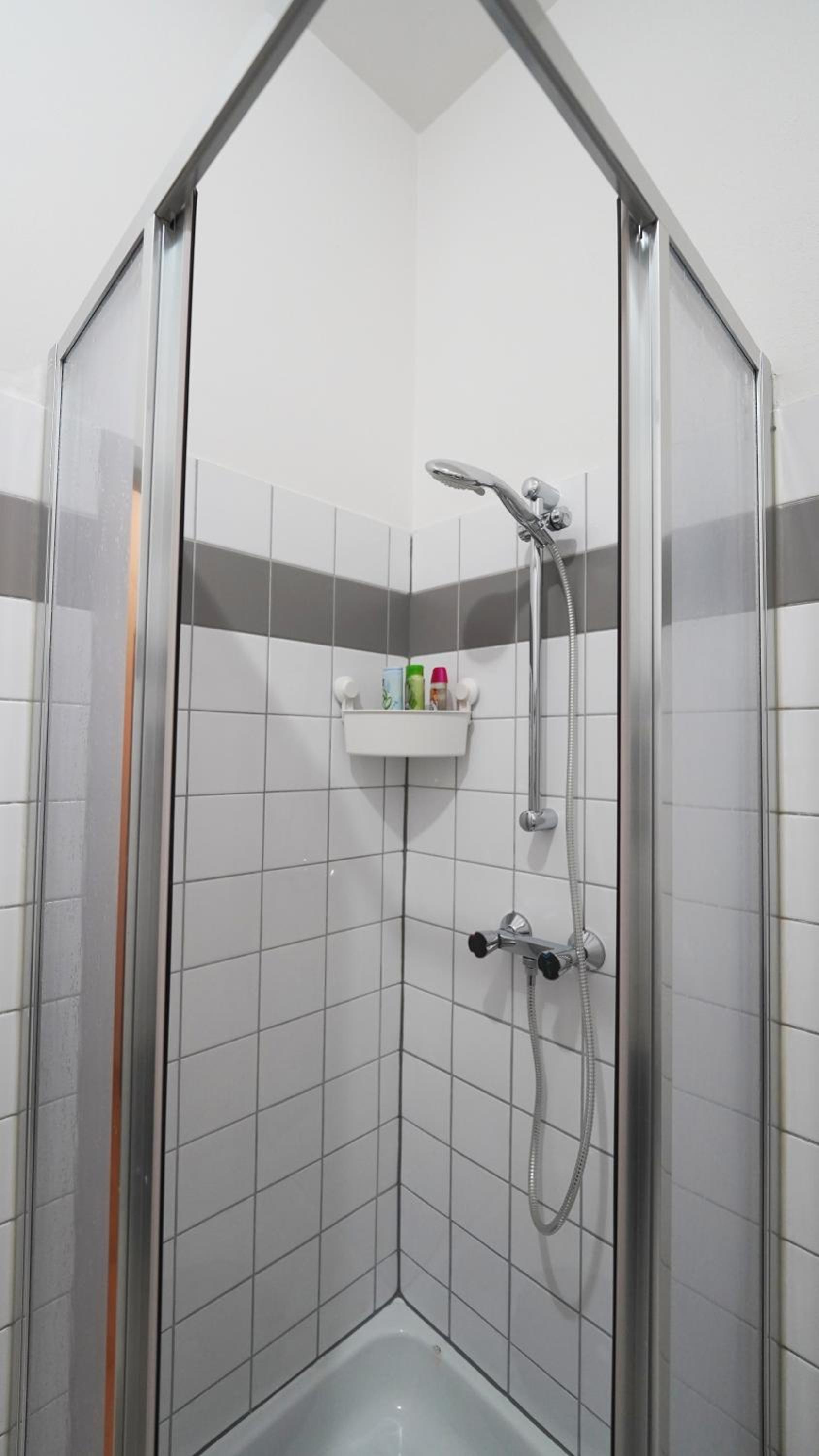 CozyNite Premium Apartment Hernals 1
