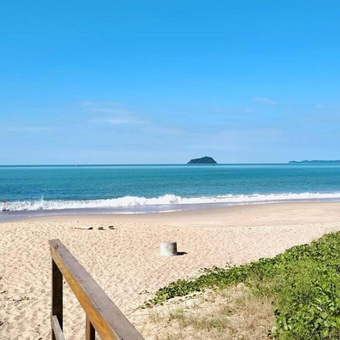 Apartamento novo 150 metros da Praia com piscina