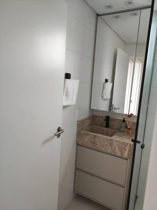 Apartamento novo 150 metros da Praia com piscina