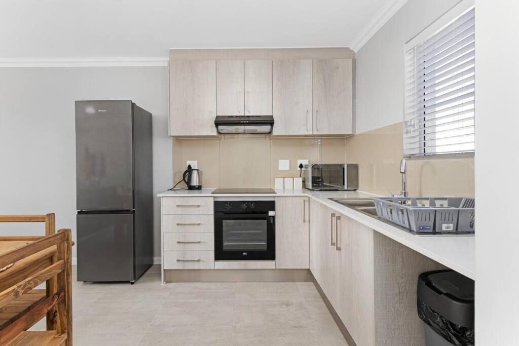 Elegant, Spotless 2 Bed For Enchanted Stays