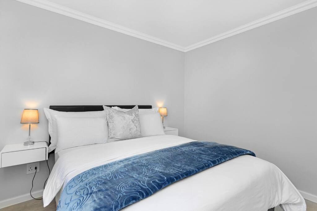 Elegant, Spotless 2 Bed For Enchanted Stays