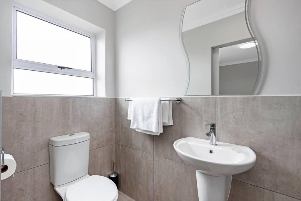 Elegant, Spotless 2 Bed For Enchanted Stays