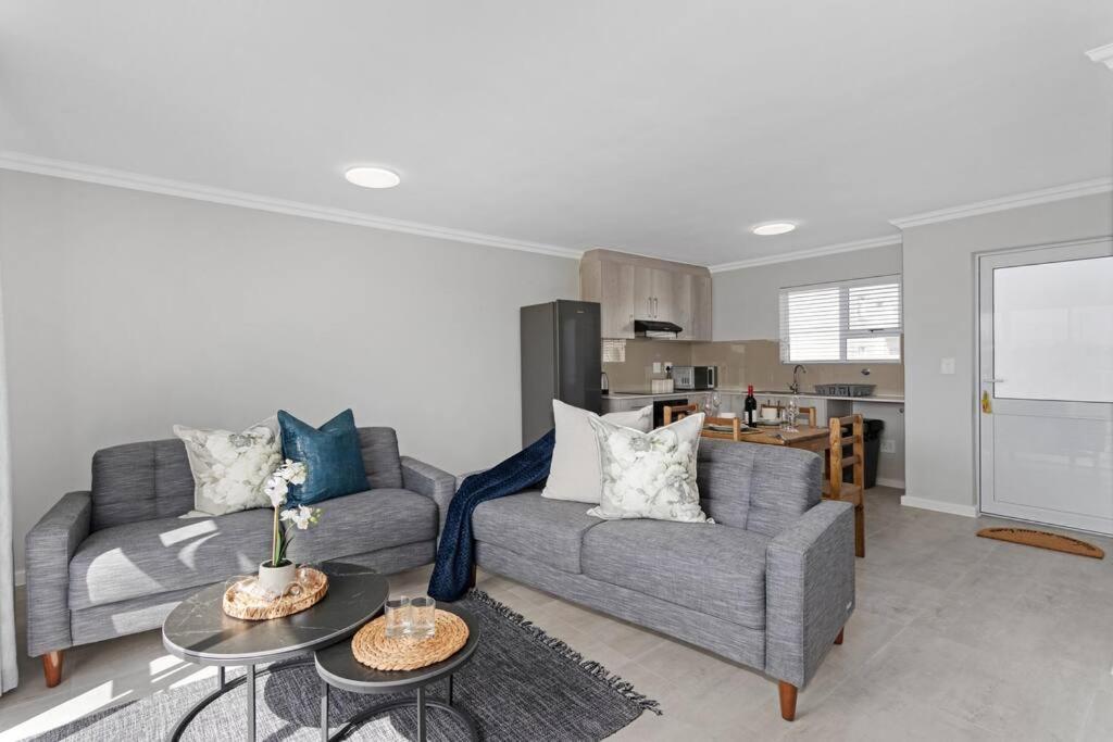 Elegant, Spotless 2 Bed For Enchanted Stays