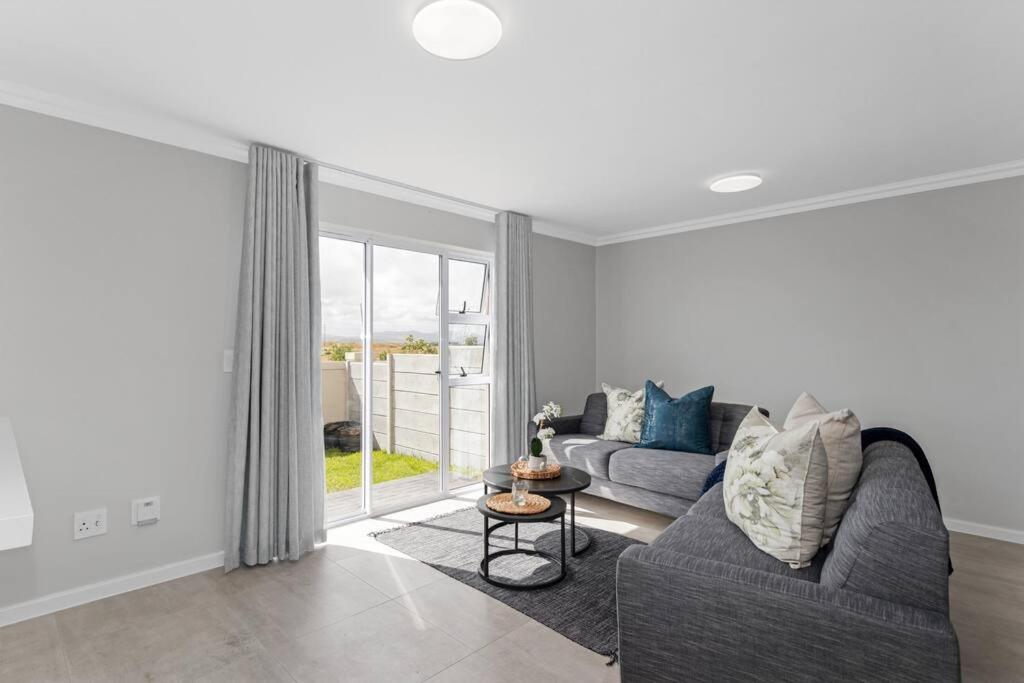 Elegant, Spotless 2 Bed For Enchanted Stays