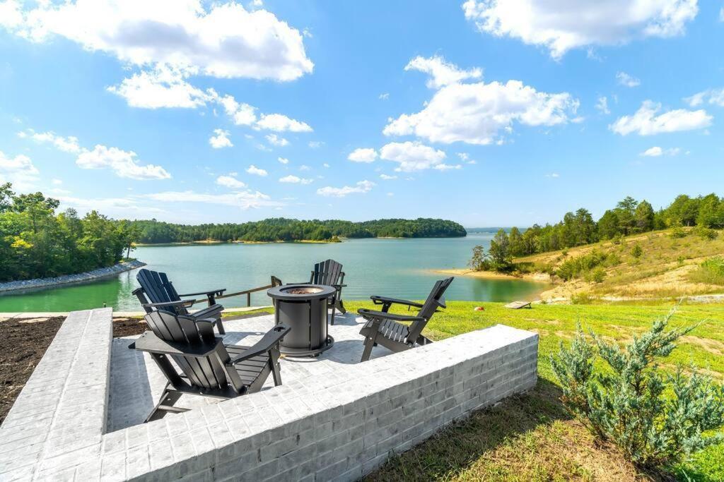 Lake Front Home, only 18 miles to Pigeon Forge! view 3
