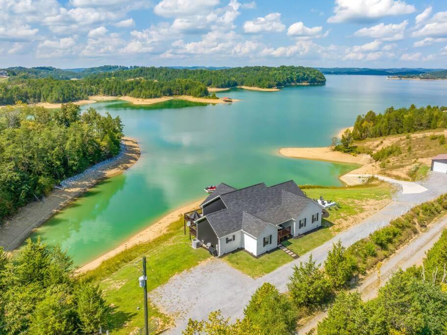 Lake Front Home, only 18 miles to Pigeon Forge! view 5
