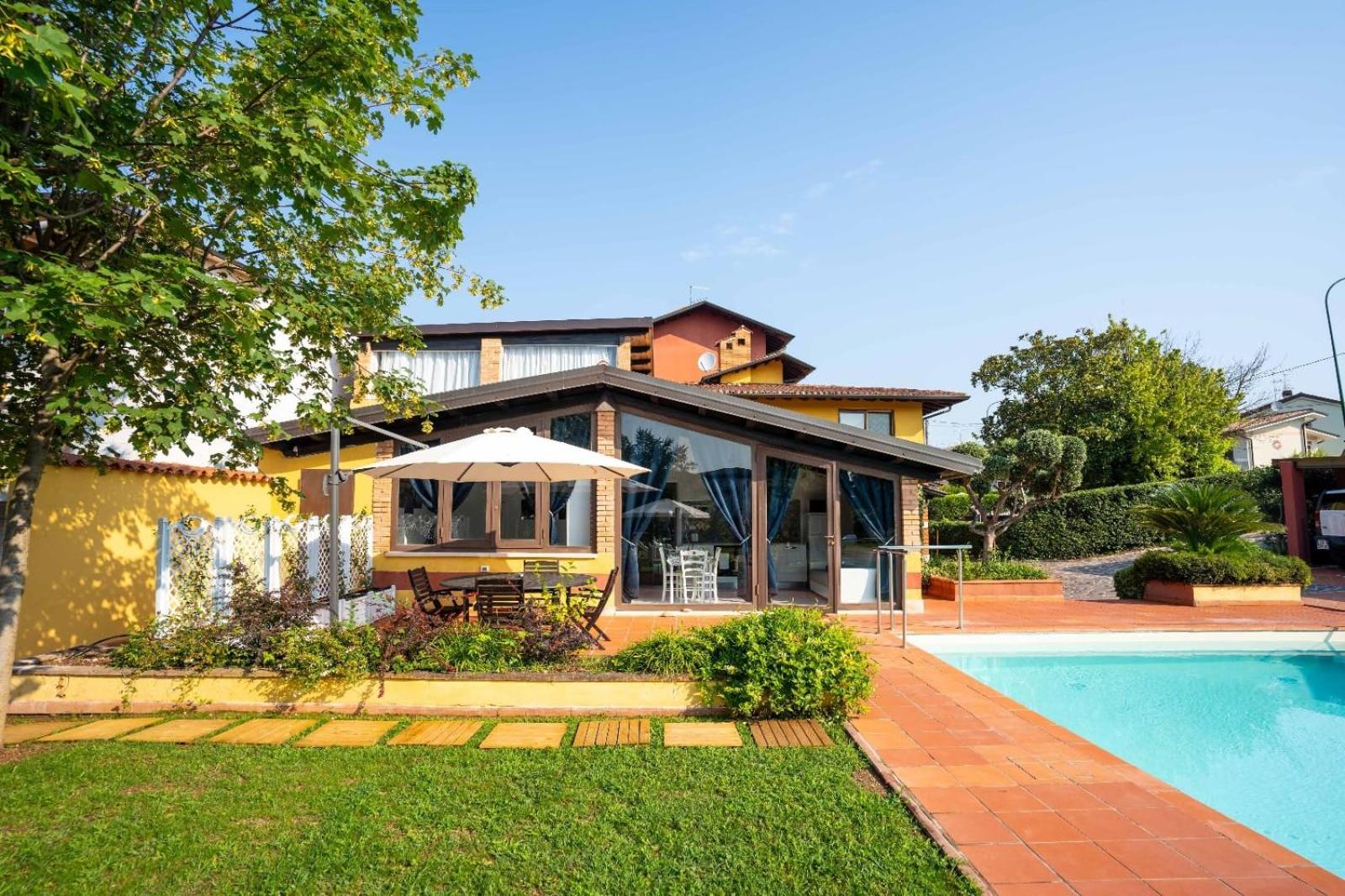 Hotel Sweet Dreams - Image 1