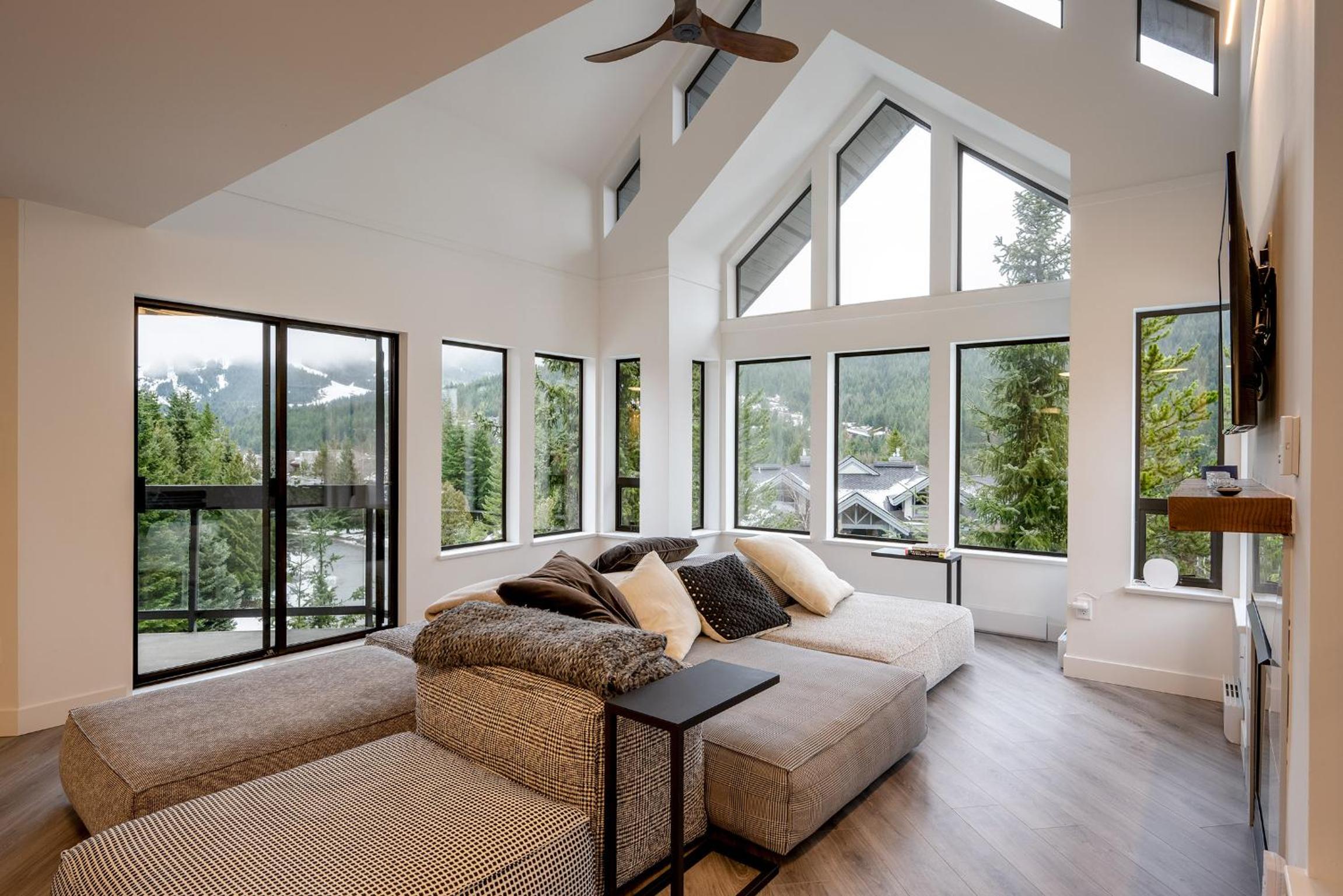 Newly Renovated! Spacious 3 bedrooms plus enclosed loft bedroom and TV room!