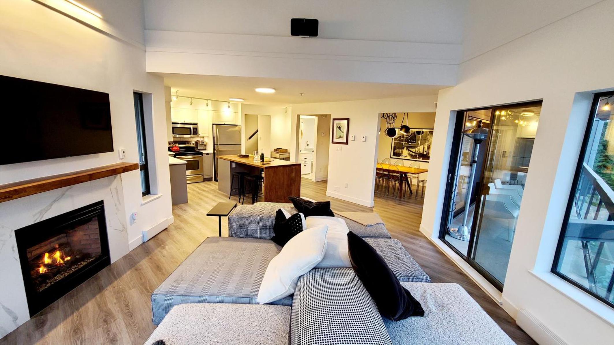 Newly Renovated! Spacious 3 bedrooms plus enclosed loft bedroom and TV room!