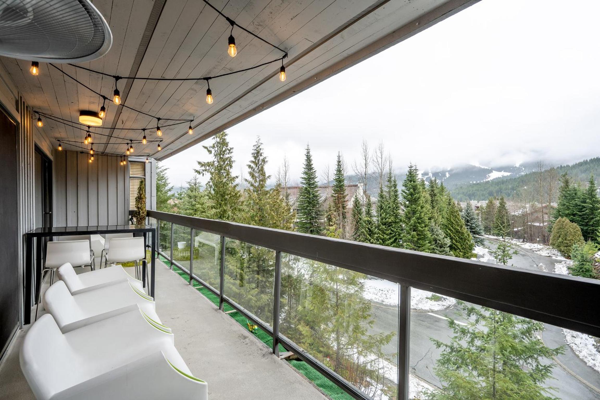 Newly Renovated! Spacious 3 bedrooms plus enclosed loft bedroom and TV room!