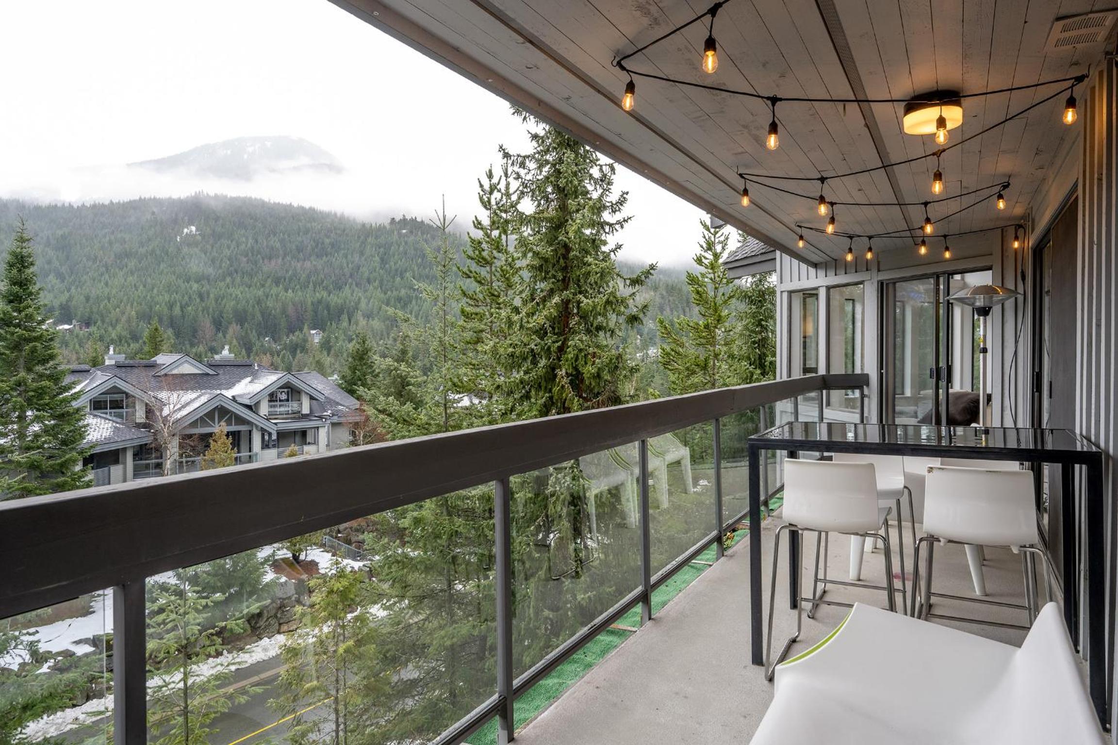 Newly Renovated! Spacious 3 bedrooms plus enclosed loft bedroom and TV room!