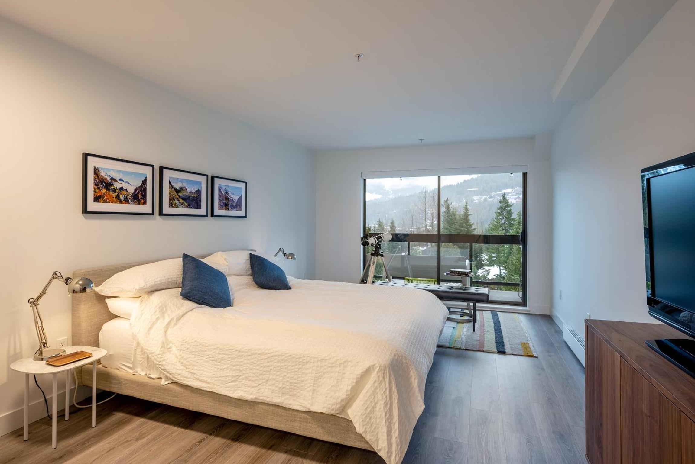 Newly Renovated! Spacious 3 bedrooms plus enclosed loft bedroom and TV room!