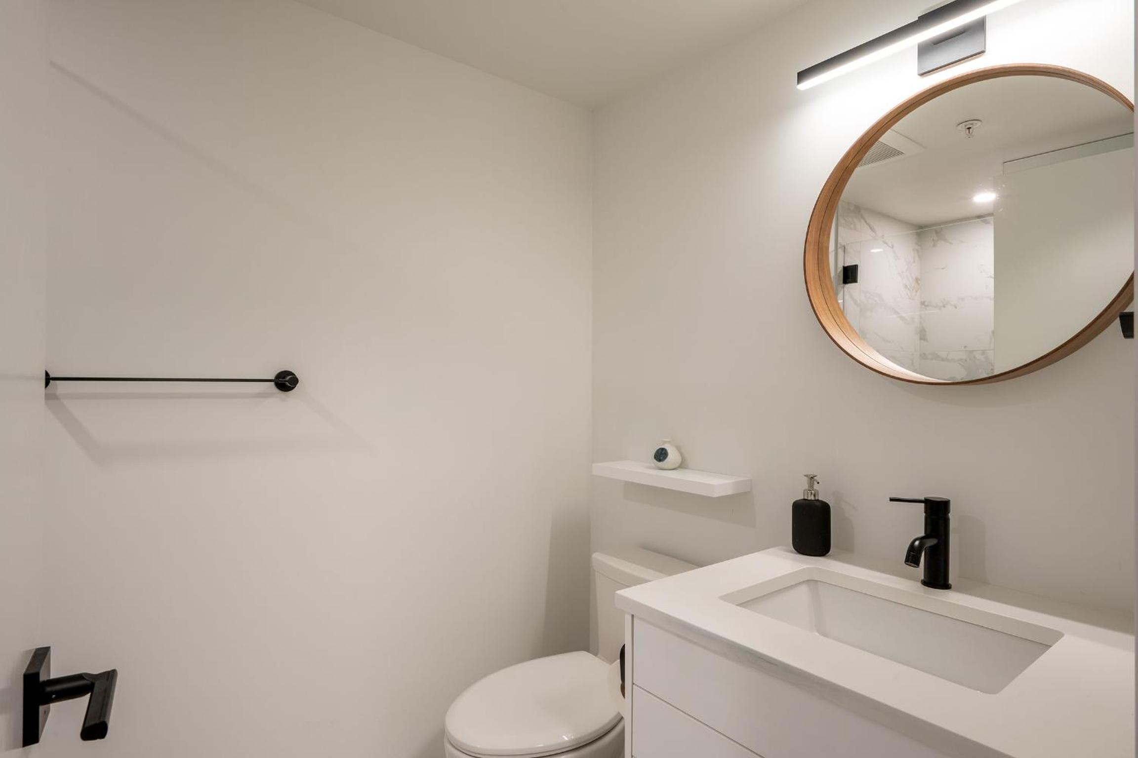 Newly Renovated! Spacious 3 bedrooms plus enclosed loft bedroom and TV room!