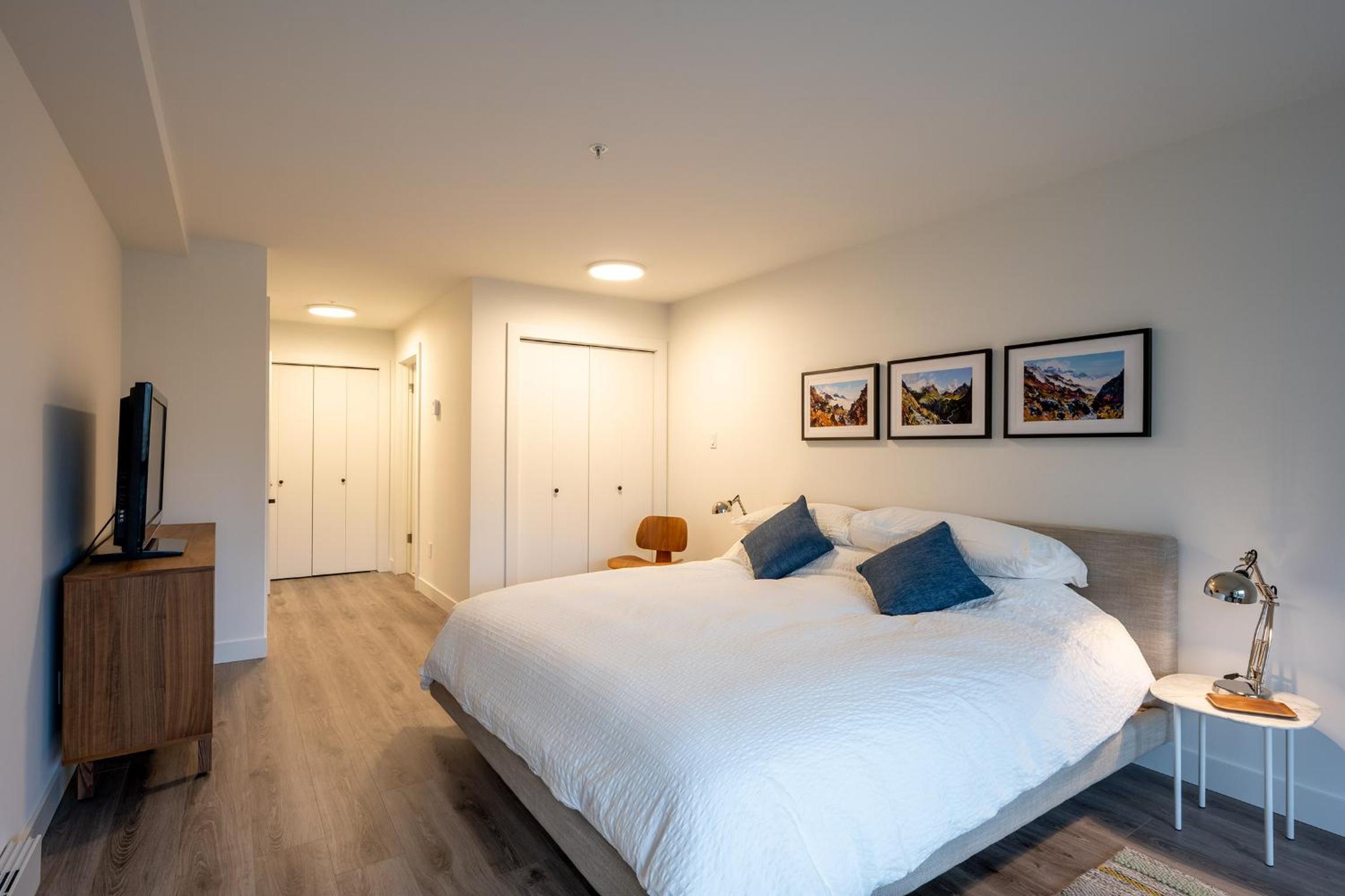Newly Renovated! Spacious 3 bedrooms plus enclosed loft bedroom and TV room!