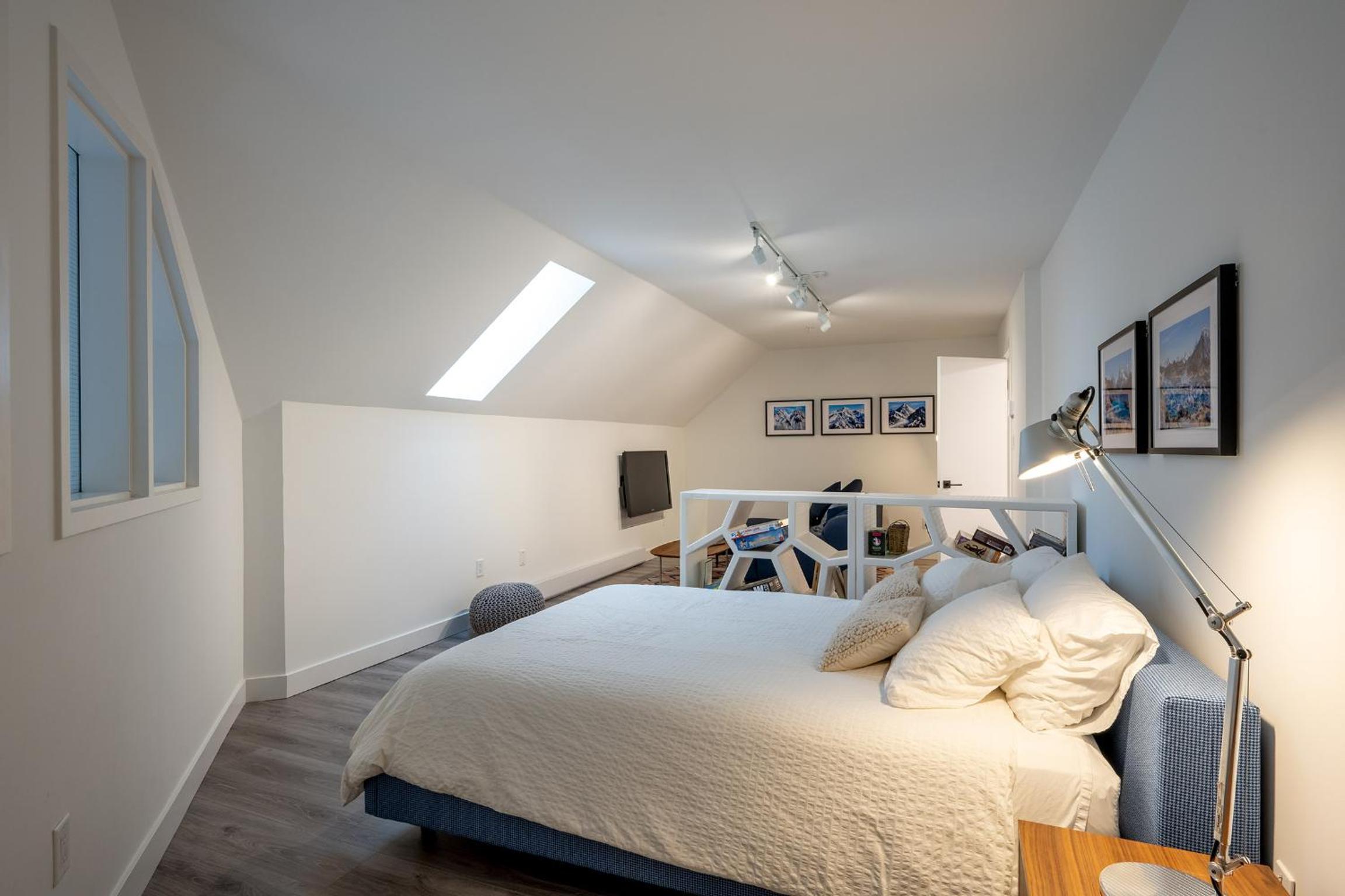 Newly Renovated! Spacious 3 bedrooms plus enclosed loft bedroom and TV room!