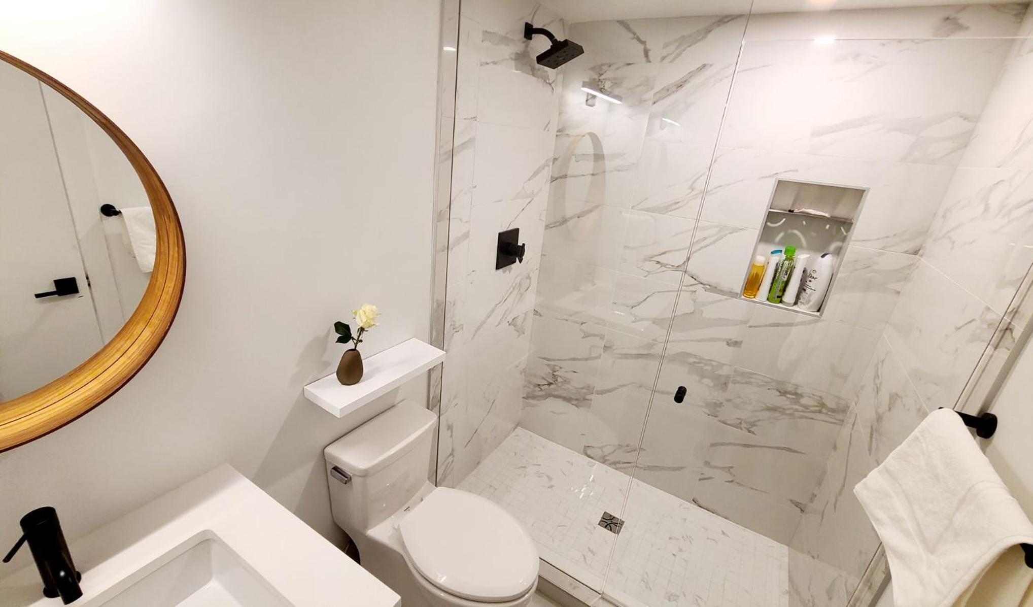 Newly Renovated! Spacious 3 bedrooms plus enclosed loft bedroom and TV room!