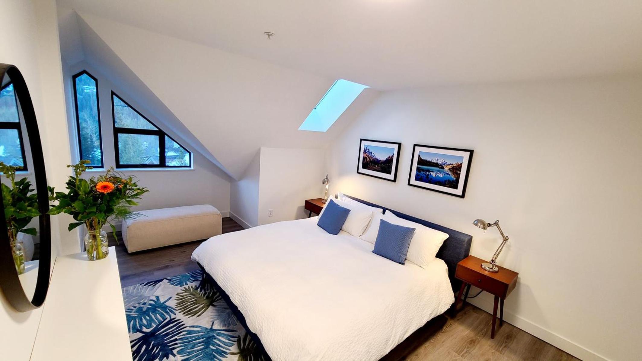 Newly Renovated! Spacious 3 bedrooms plus enclosed loft bedroom and TV room!