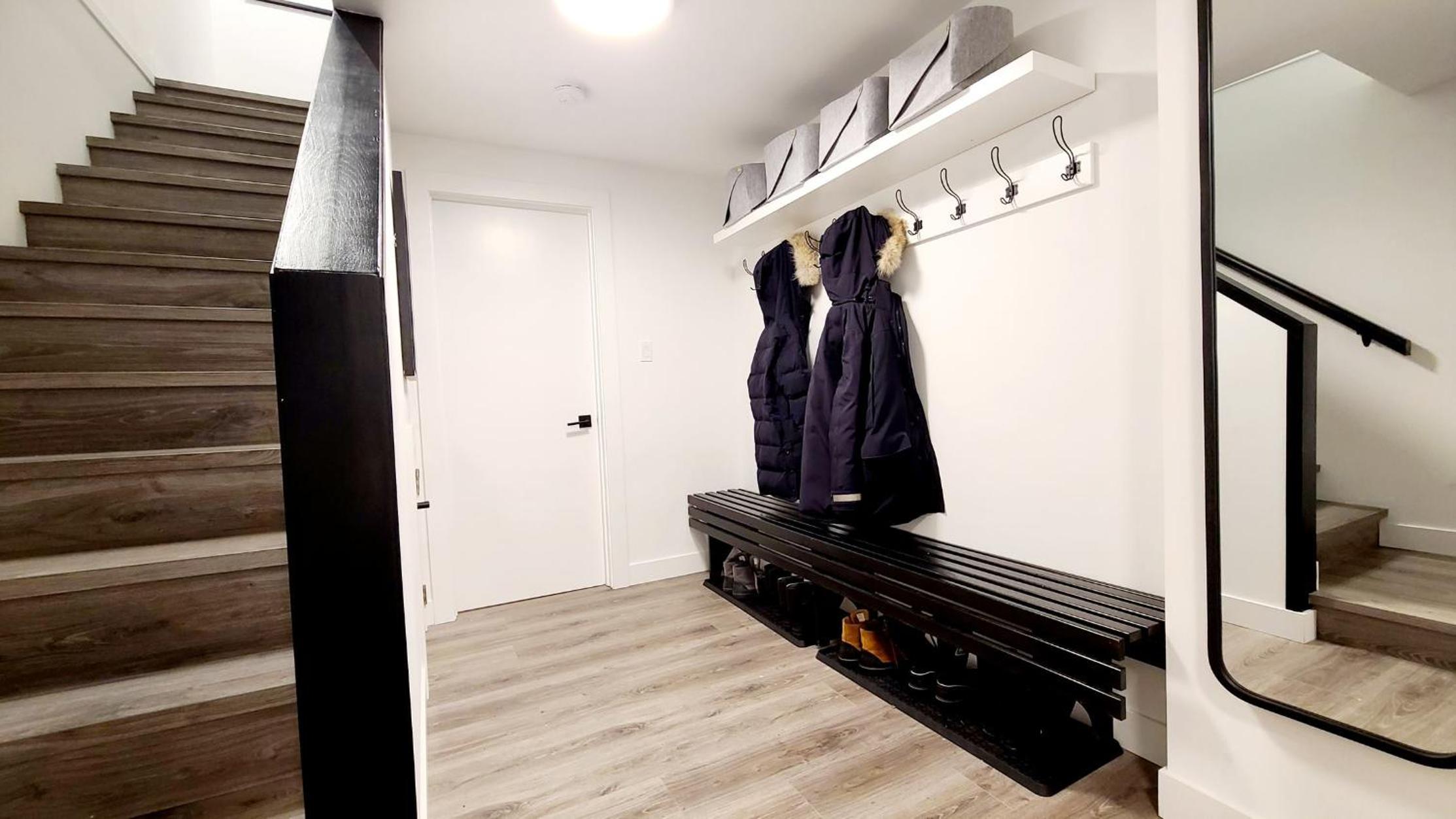 Newly Renovated! Spacious 3 bedrooms plus enclosed loft bedroom and TV room!