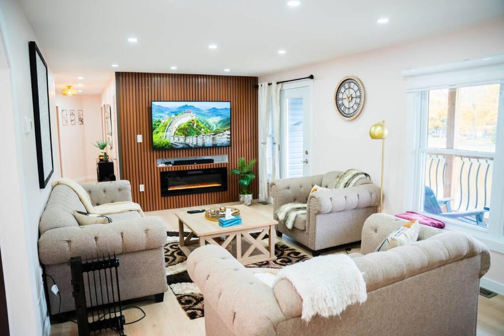 Riverfront Cottage Sauna Canoe Included Kids Playroom Nature Escape