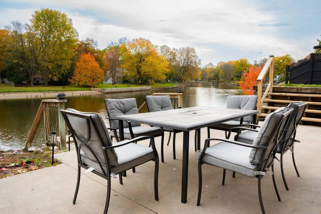 Riverfront Cottage Sauna Canoe Included Kids Playroom Nature Escape