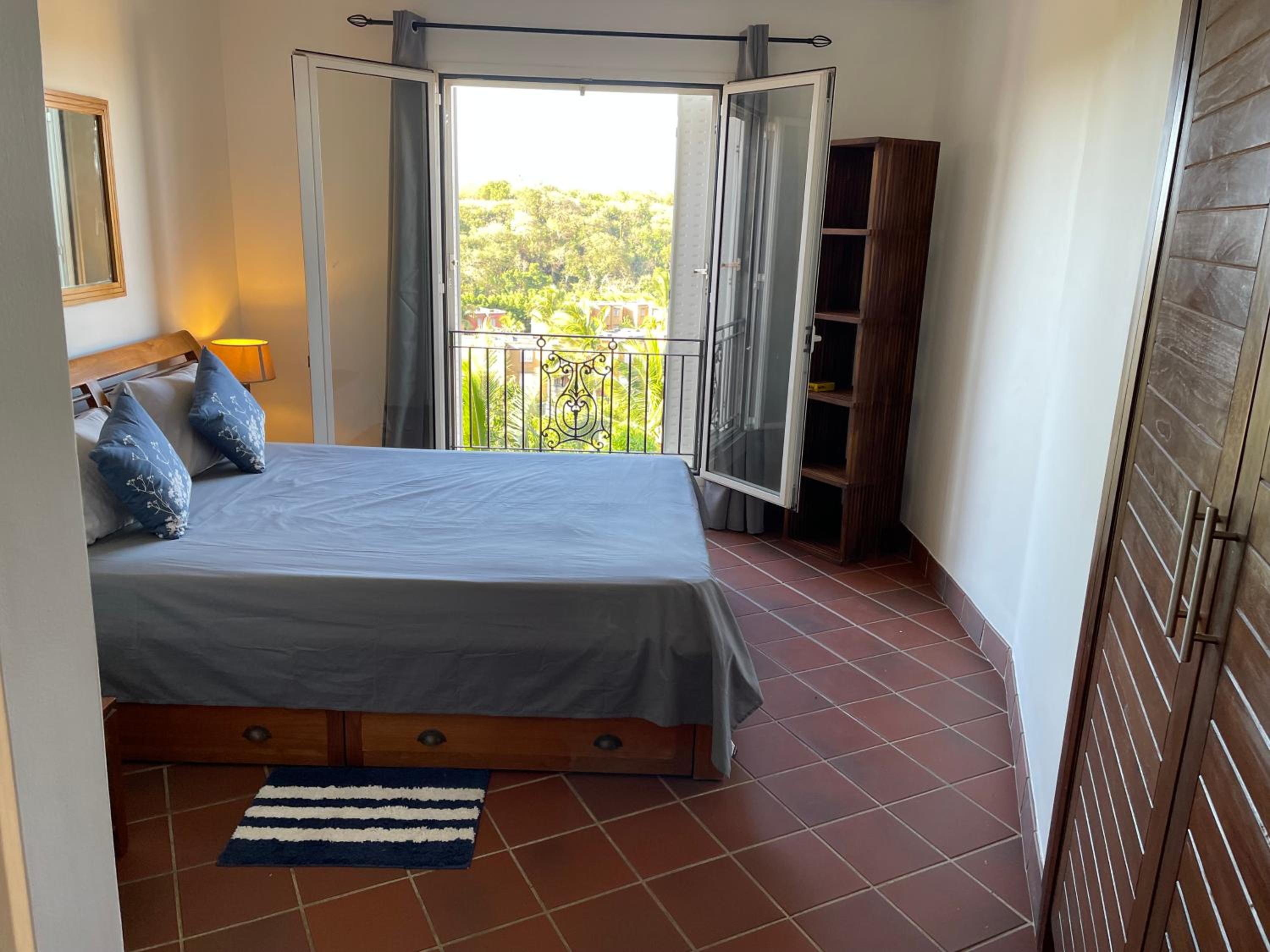 Peaceful 2 Bedroom Ensuite Villa in Port Chambly - Quiet and Stylish Retreat view 2