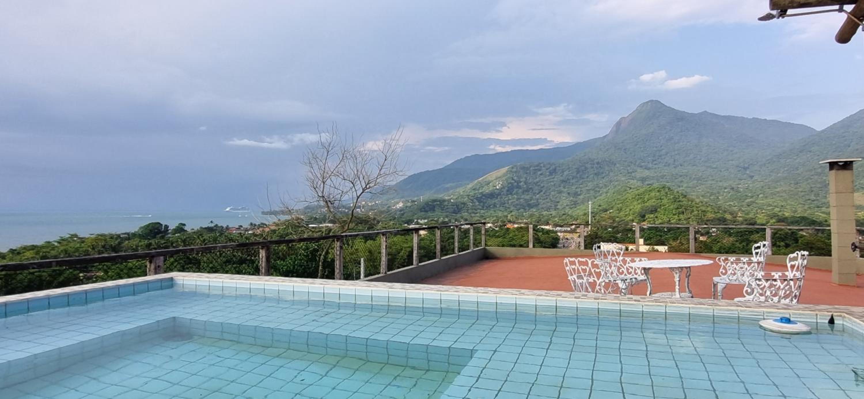 Suite completa Ilhabela - com varanda e vista panorâmica