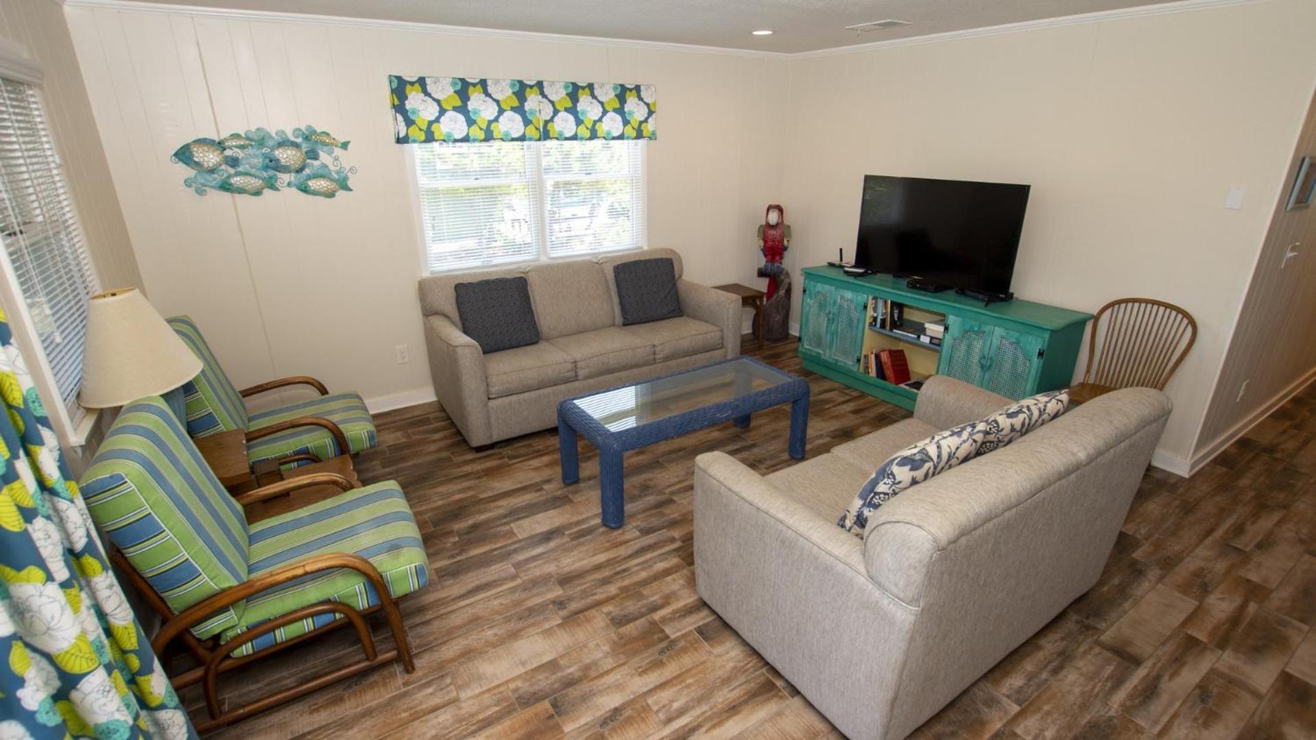 KH146, Camelot- Oceanside, Screened Porch, Close to Shopping and Restaurants! view 2