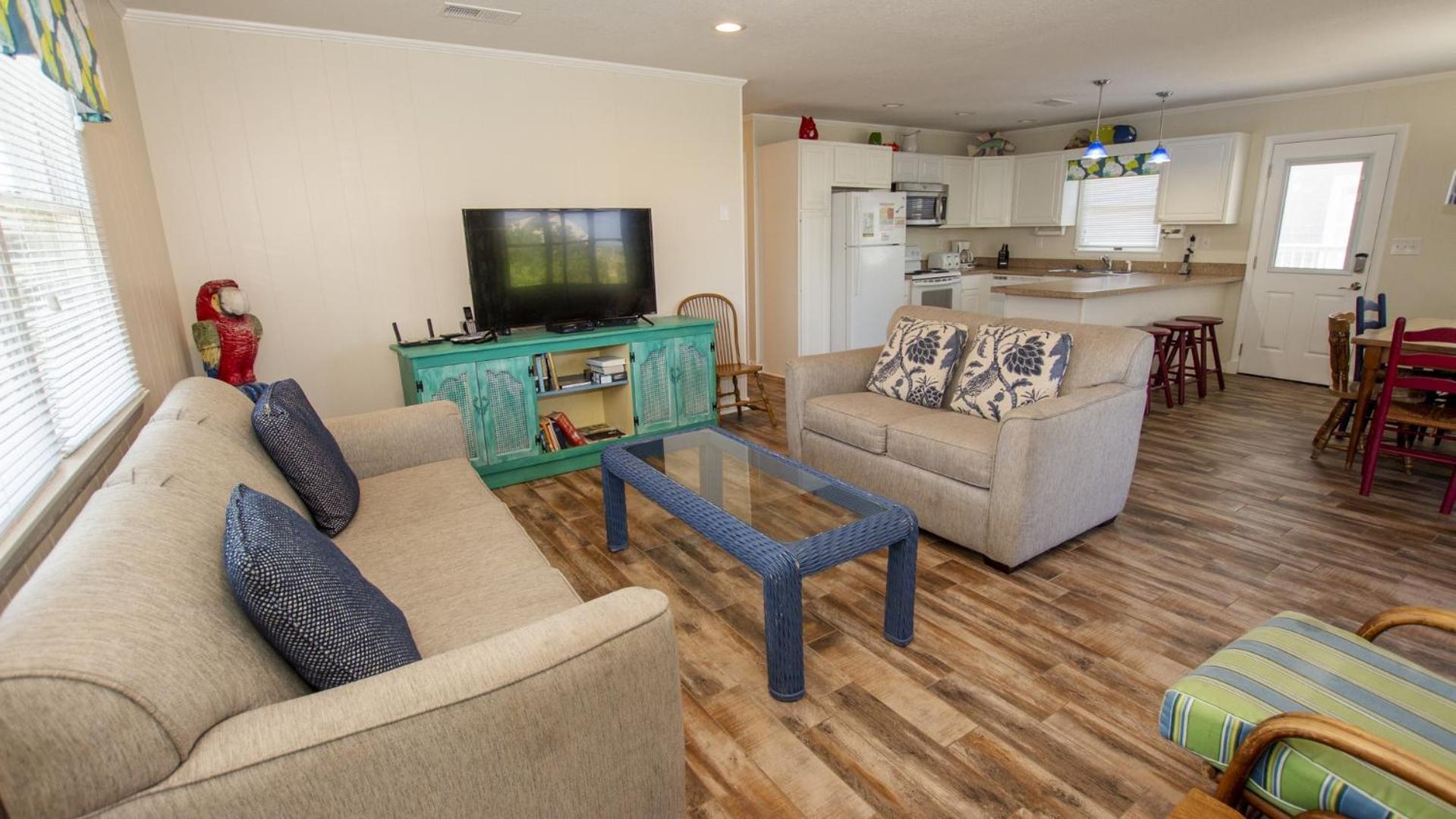 KH146, Camelot- Oceanside, Screened Porch, Close to Shopping and Restaurants! view 3