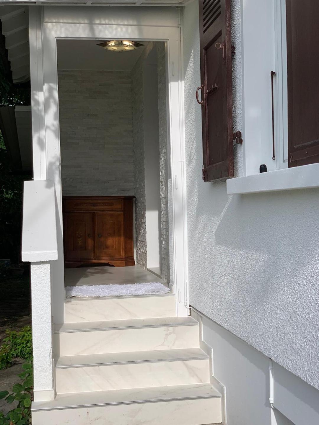 Rooms in the villa near the airport, share bathroom and share kitchen
